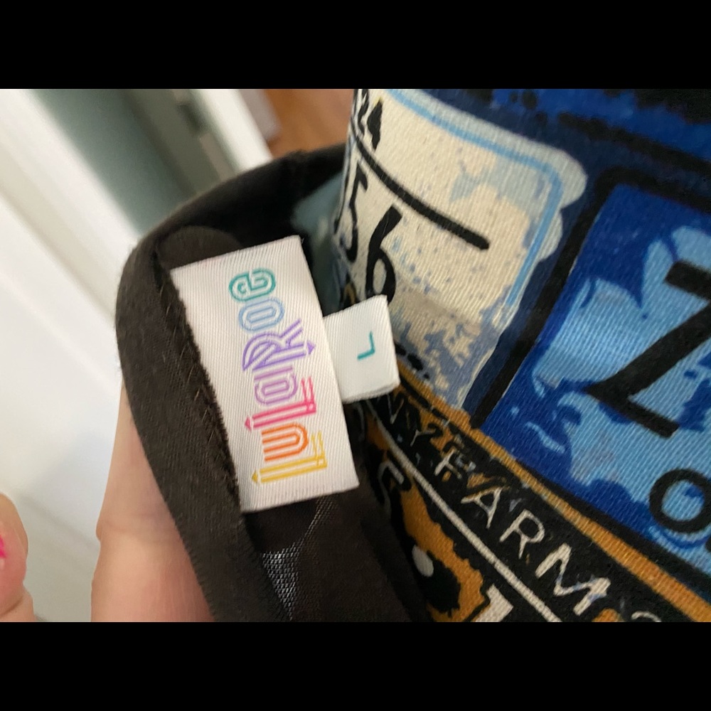 Lularoe tee - Picture 2 of 2